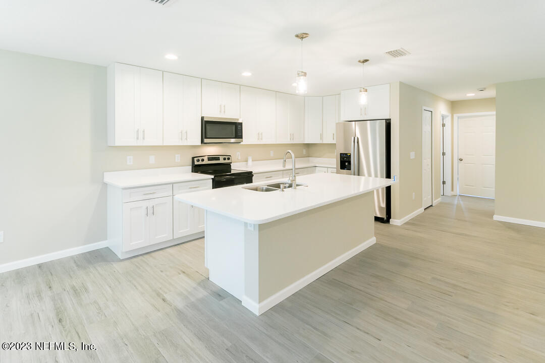 8680 Hipps Road Jacksonville, FL 32244 - Photo 4 of 30 010