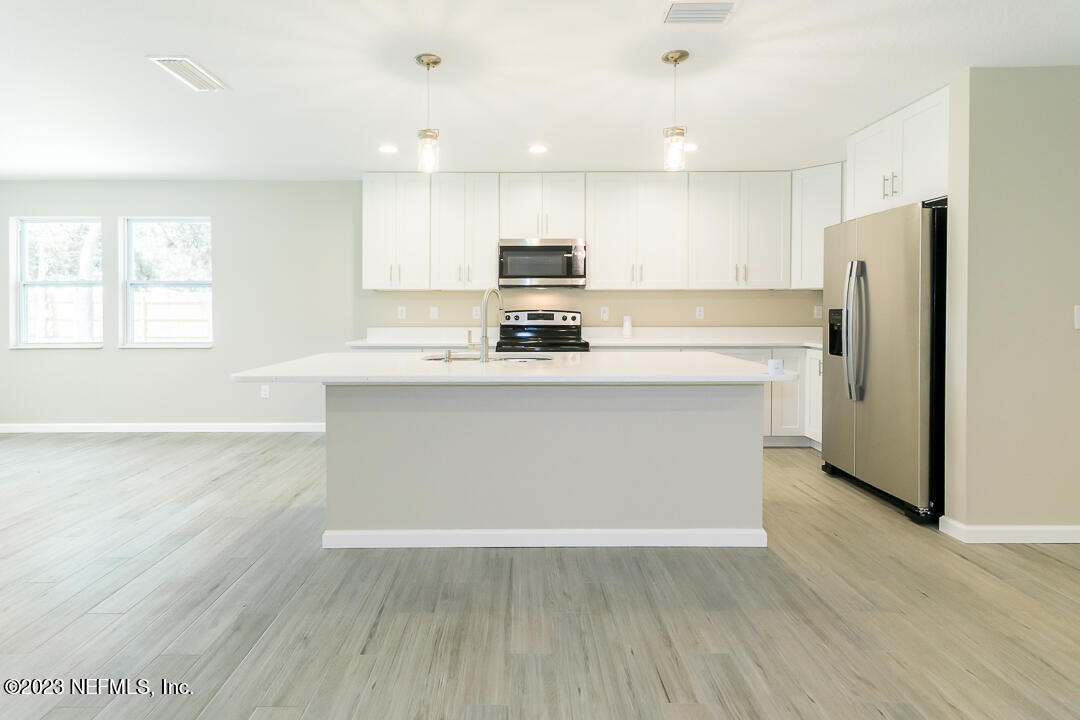 8680 Hipps Road Jacksonville, FL 32244 - Photo 6 of 30 009