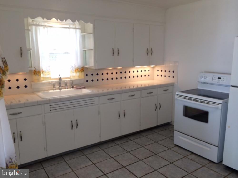 8505 Dam Road Williamsport, MD 21795 - Photo 3 of 5 Kitchen
