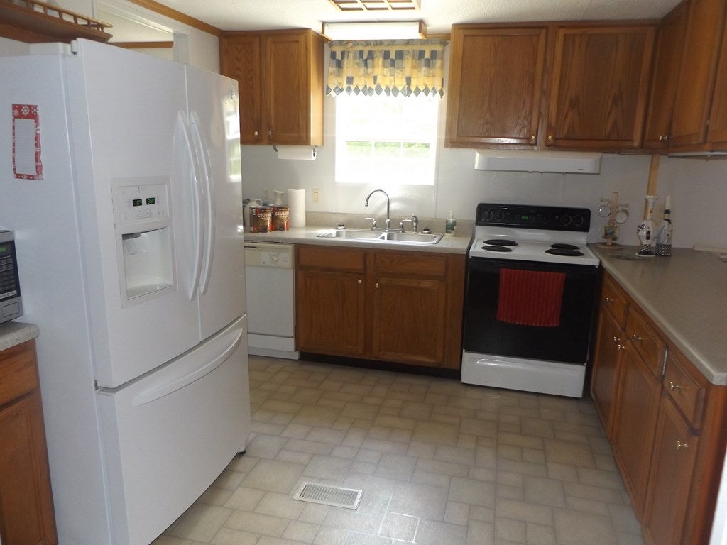 2100 Marian Road Dugspur, VA 24325 - Photo 7 of 41 Gallery Image 7