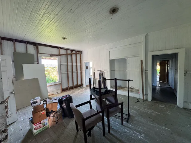 a view of utility room