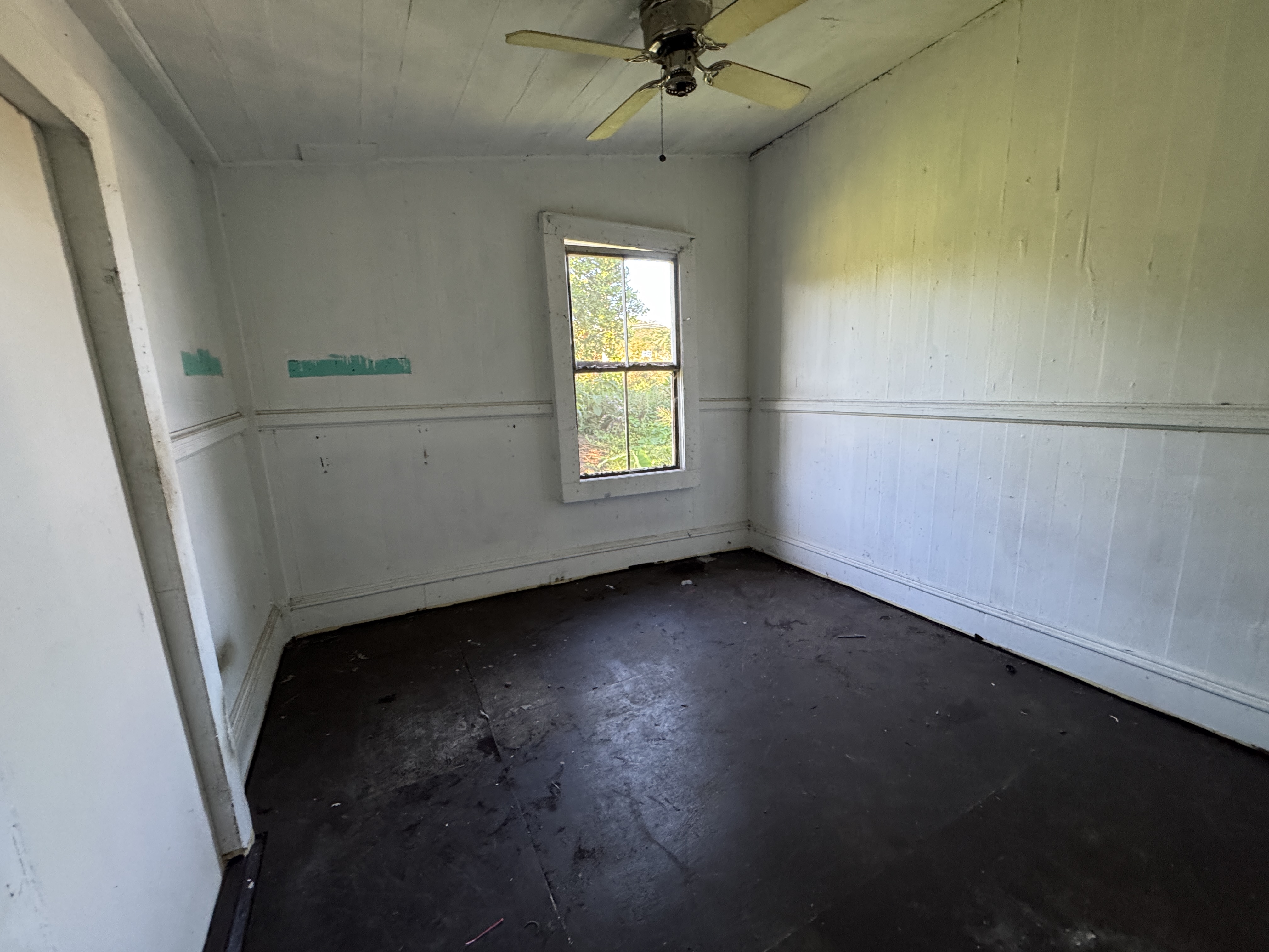 18-1253 Volcano Road Mountain View, HI 96771 - Photo 16 of 23 an empty room with a window