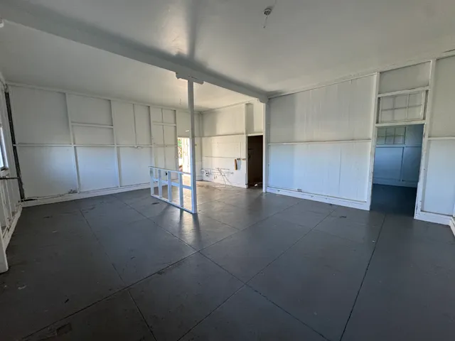an empty room with windows and pillars in it