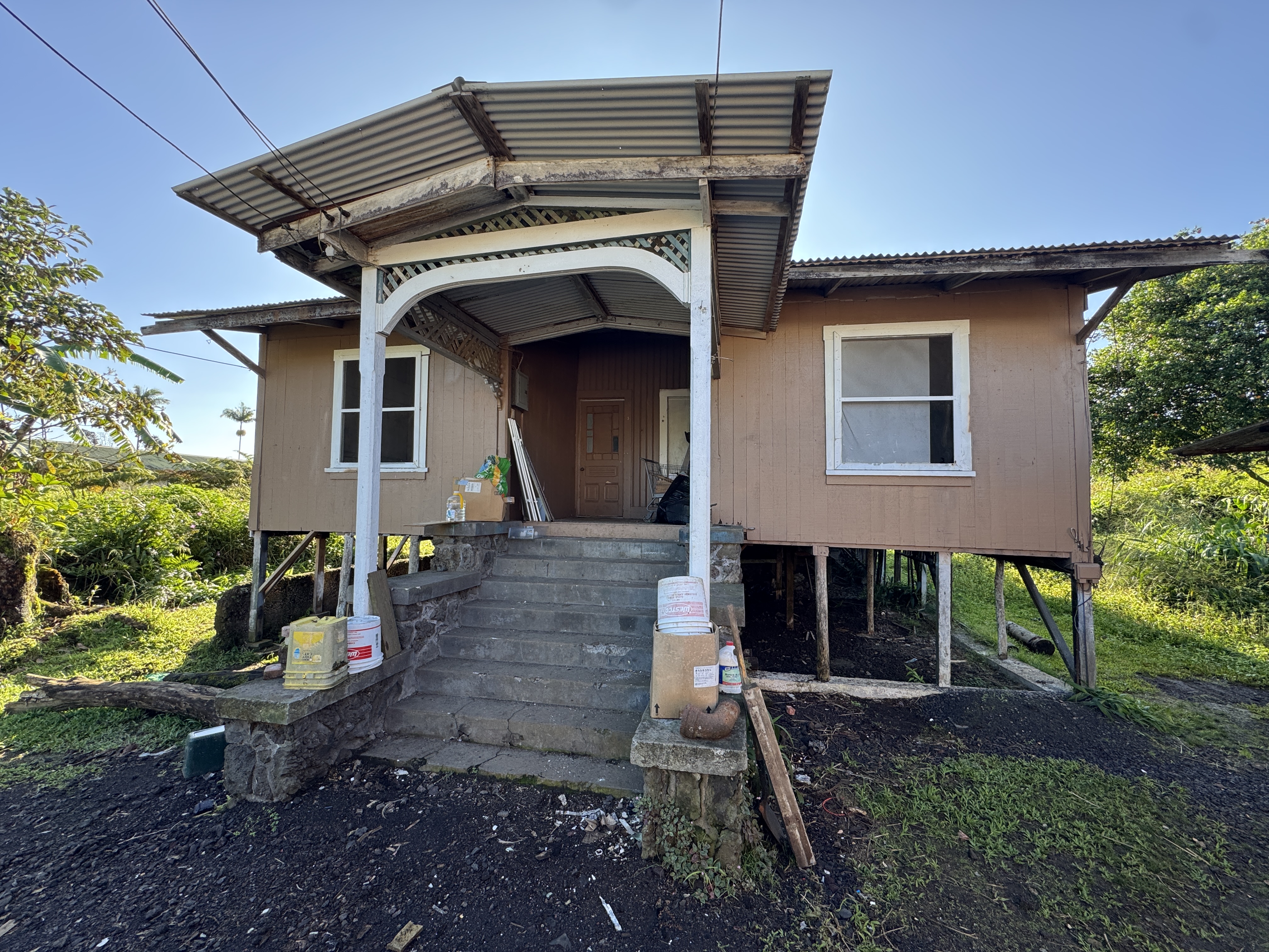 18-1253 Volcano Road Mountain View, HI 96771 - Photo 9 of 23 a front view of a house with garden