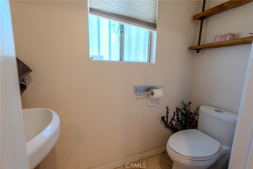 1665 North Fillmore Avenue Rialto, CA 92376 - Photo 19 of 56 1/2 bath downstairs next to laundry room
