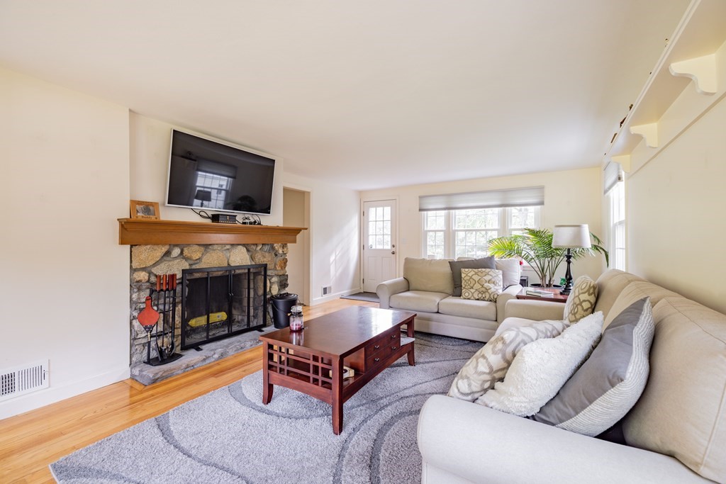 153 Chapin Road Hampden, MA 01036 - Photo 7 of 19