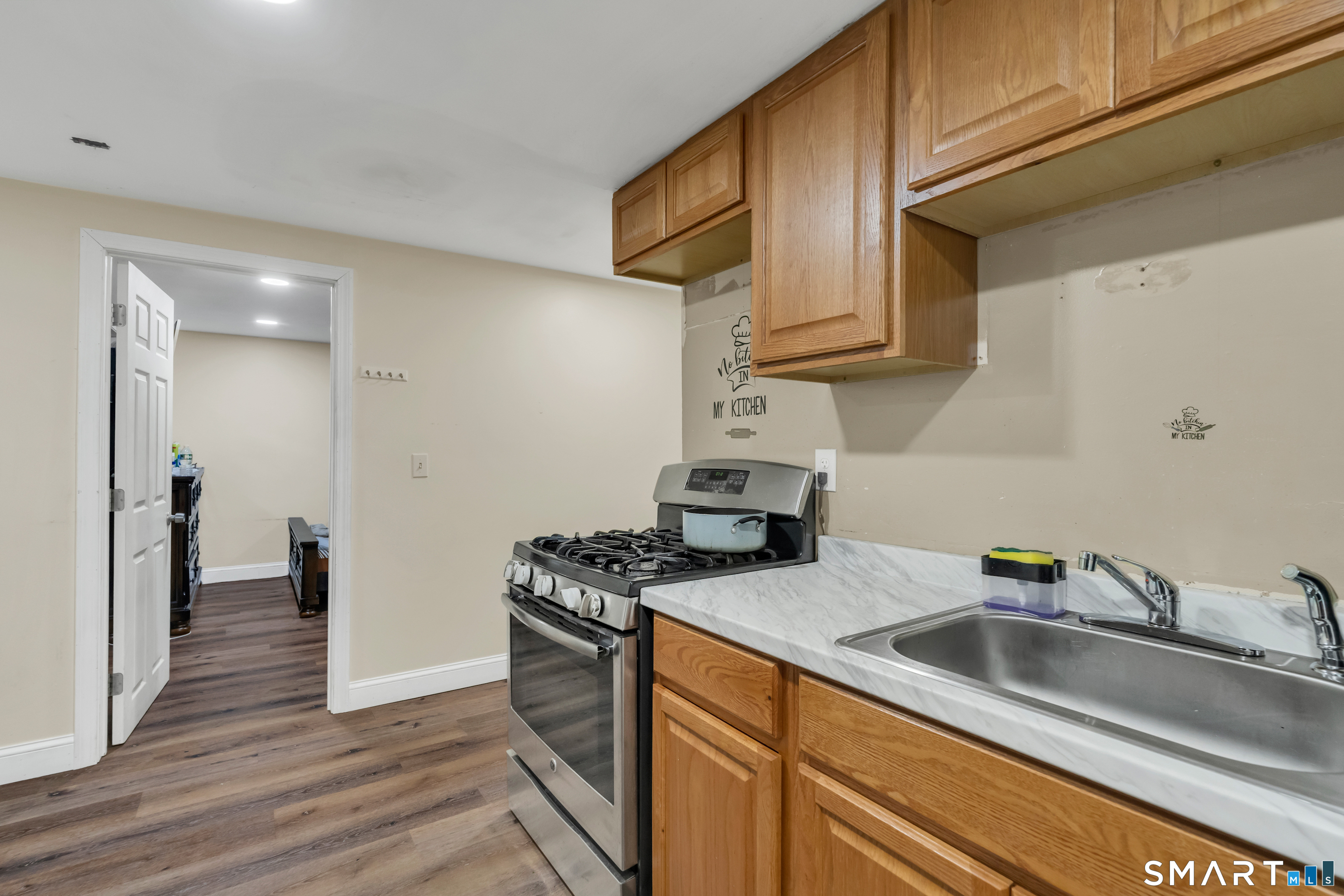 644-646 Maple Street Bridgeport, CT 06608 - Photo 15 of 40