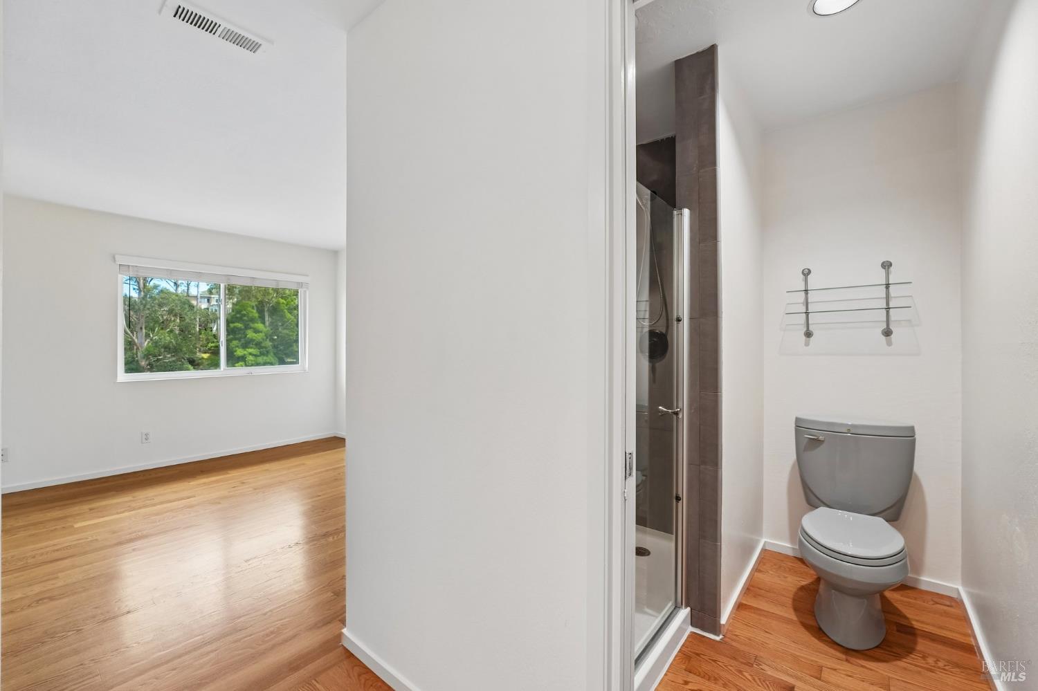 16 Anchorage Road Sausalito, CA 94965 - Photo 16 of 32