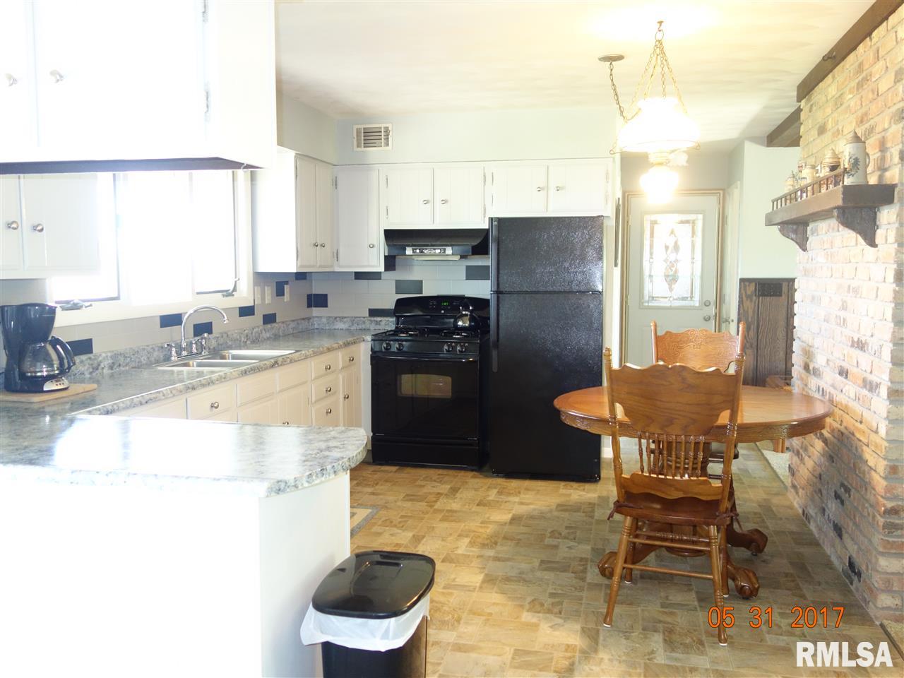 23064 East Park Road Farmington, IL 61531 - Photo 3 of 20