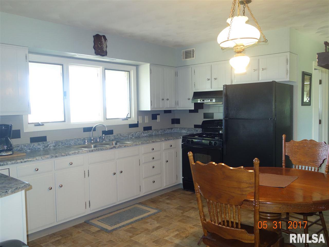 23064 East Park Road Farmington, IL 61531 - Photo 4 of 20