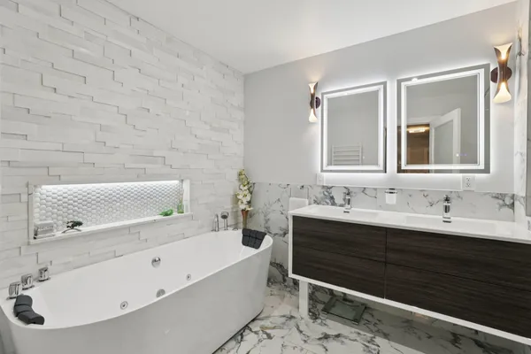 $1,390,000 | S1462 Indian Trail Parkway, Baraboo, WI 53913