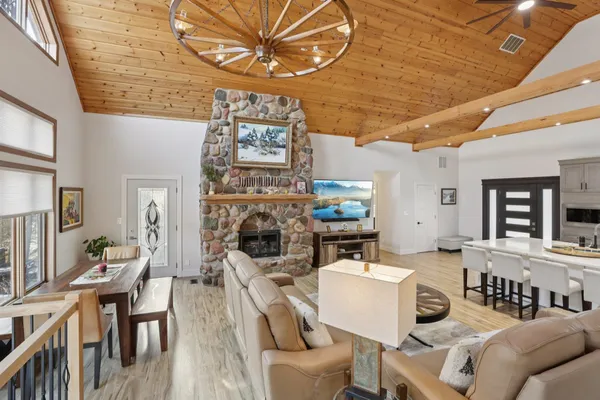 $1,390,000 | S1462 Indian Trail Parkway, Baraboo, WI 53913