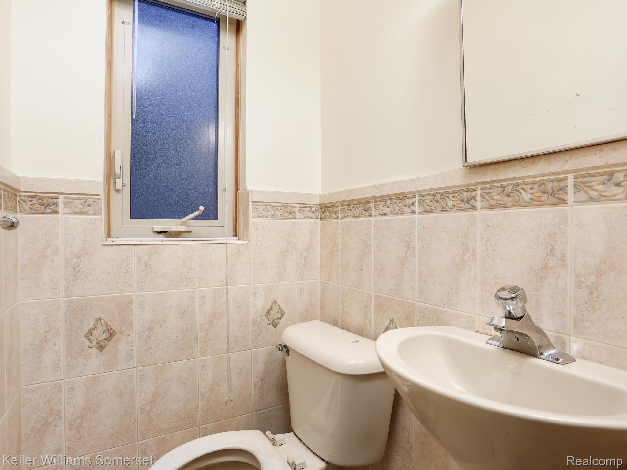 4129 Yorkshire Road Detroit, MI 48224 - Photo 17 of 25 POWDER ROOM