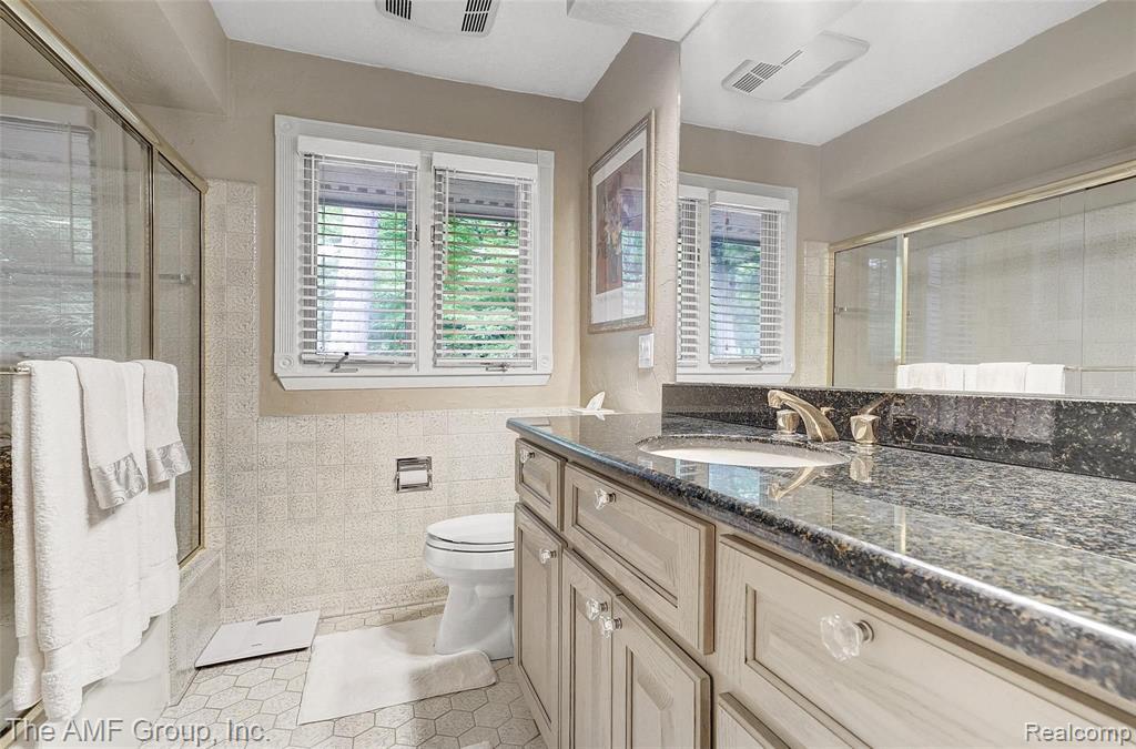 2695 Dutton Road Rochester Hills, MI 48306 - Photo 16 of 41