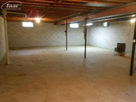 5433 Van Slyke Road Flint, MI 48507 - Photo 17 of 42 20365271-16.JPG
