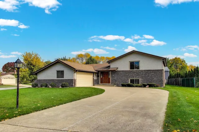 $519,000 | 2616 North Prindle Avenue, Arlington Heights, IL 60004