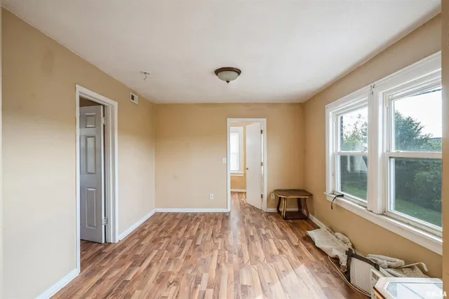 $100,000 | 1365 1/2 13th Avenue, East Moline, IL 61244