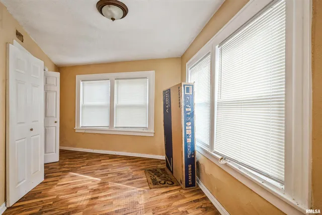 $100,000 | 1365 1/2 13th Avenue, East Moline, IL 61244