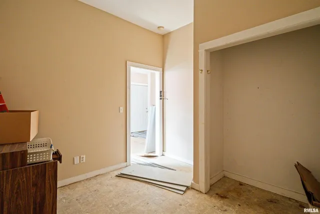 $100,000 | 1365 1/2 13th Avenue, East Moline, IL 61244