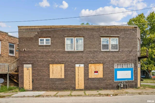 $100,000 | 1365 1/2 13th Avenue, East Moline, IL 61244