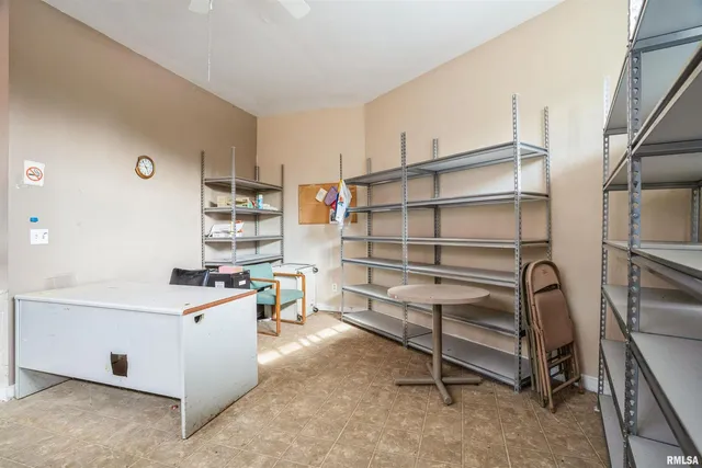 $100,000 | 1365 1/2 13th Avenue, East Moline, IL 61244