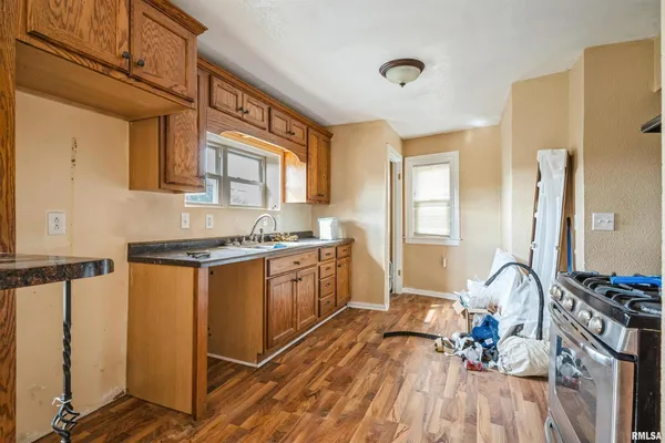 $100,000 | 1365 1/2 13th Avenue, East Moline, IL 61244