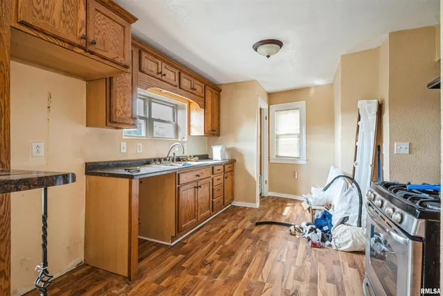 $100,000 | 1365 1/2 13th Avenue, East Moline, IL 61244