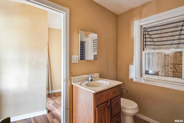 $100,000 | 1365 1/2 13th Avenue, East Moline, IL 61244