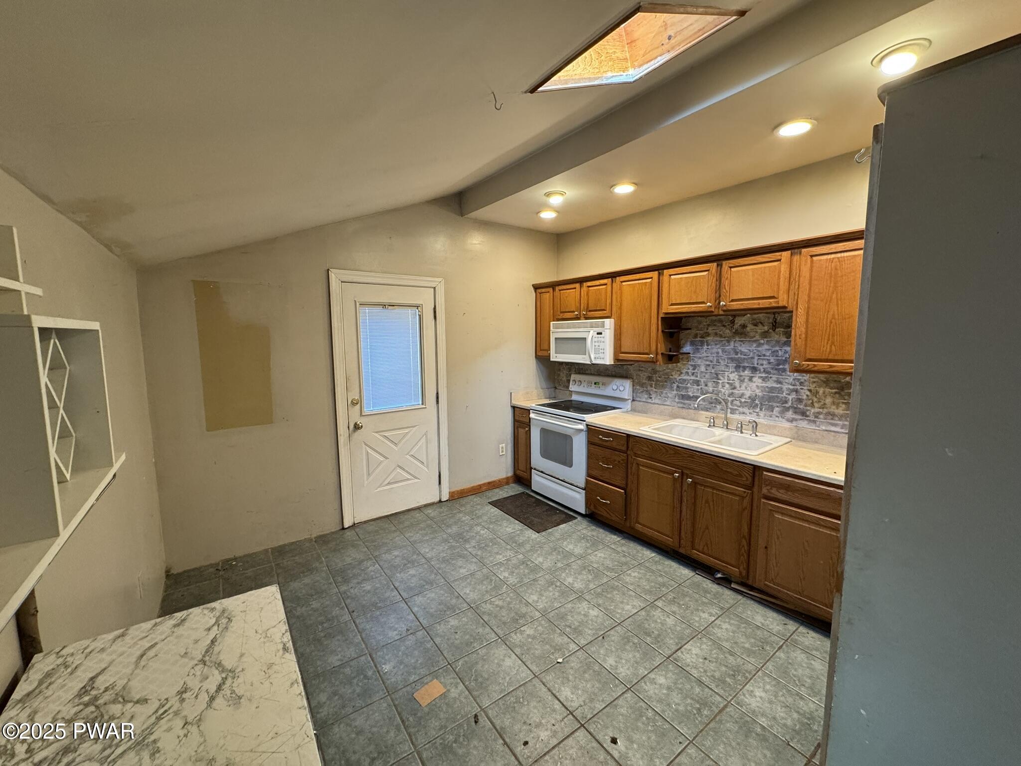 37 Carbondale Road Waymart, PA 18472 - Photo 13 of 33 Kitchen