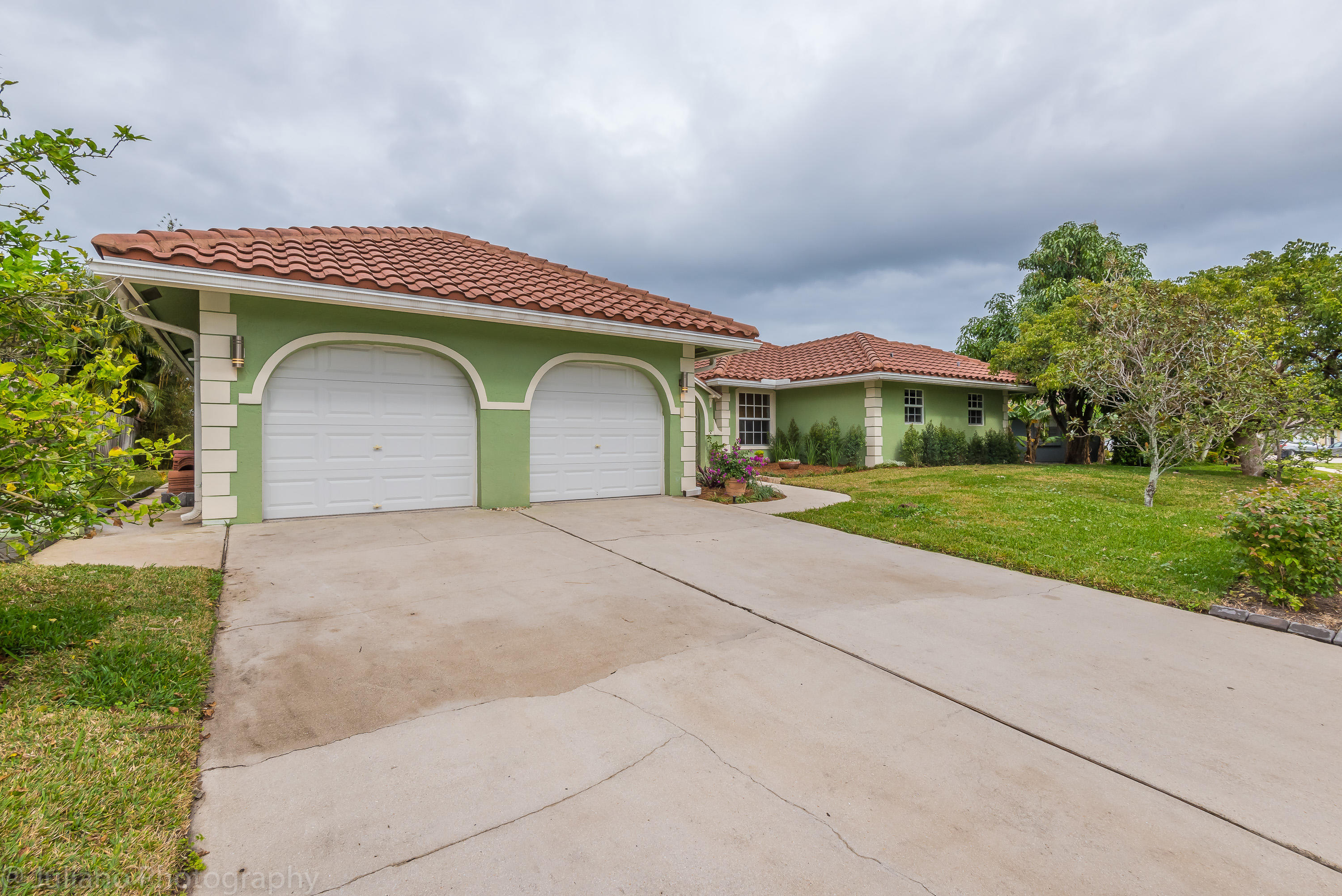 17593 Lake Park Road Boca Raton, FL 33487 - Photo 3 of 46 17593-40