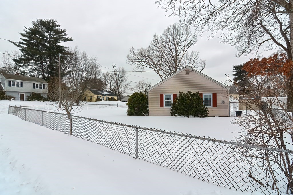 36 Woodbine Road Stoughton, MA 02072 - Photo 5 of 27 Gallery Image 5