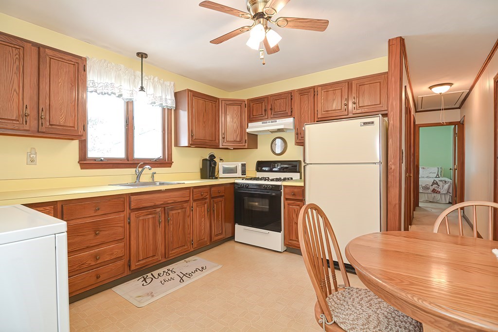 36 Woodbine Road Stoughton, MA 02072 - Photo 6 of 27 Gallery Image 6