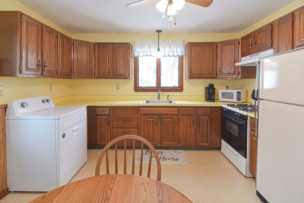 36 Woodbine Road Stoughton, MA 02072 - Photo 9 of 27 Gallery Image 9