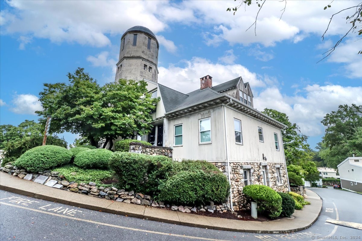 22 Olcott Way, Unit 22 Ridgefield, CT 06877 - Photo 18 of 20 a front view of a house with a yard