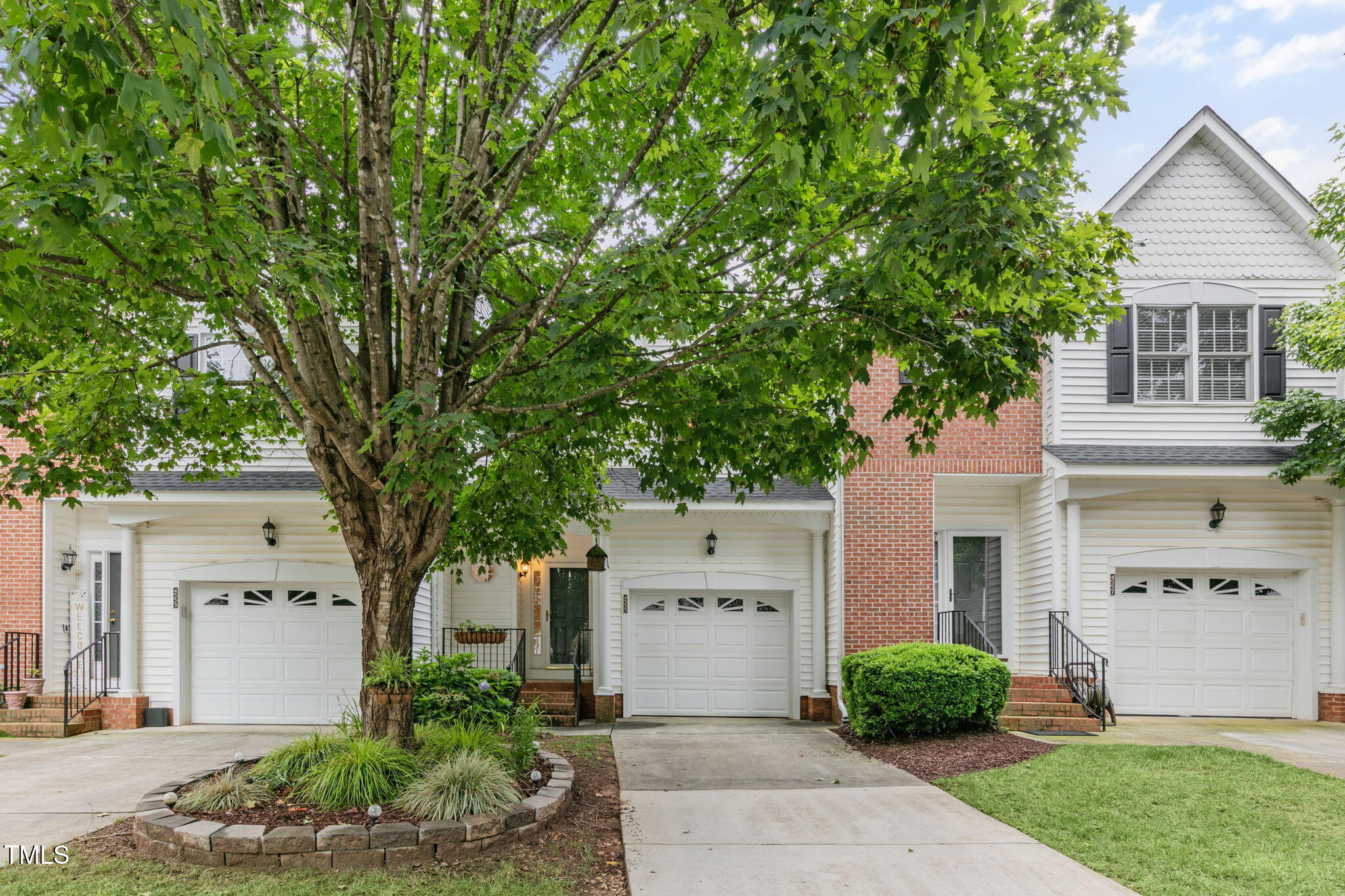 1-web-or-mls-4555-treerose-way-raleigh-n