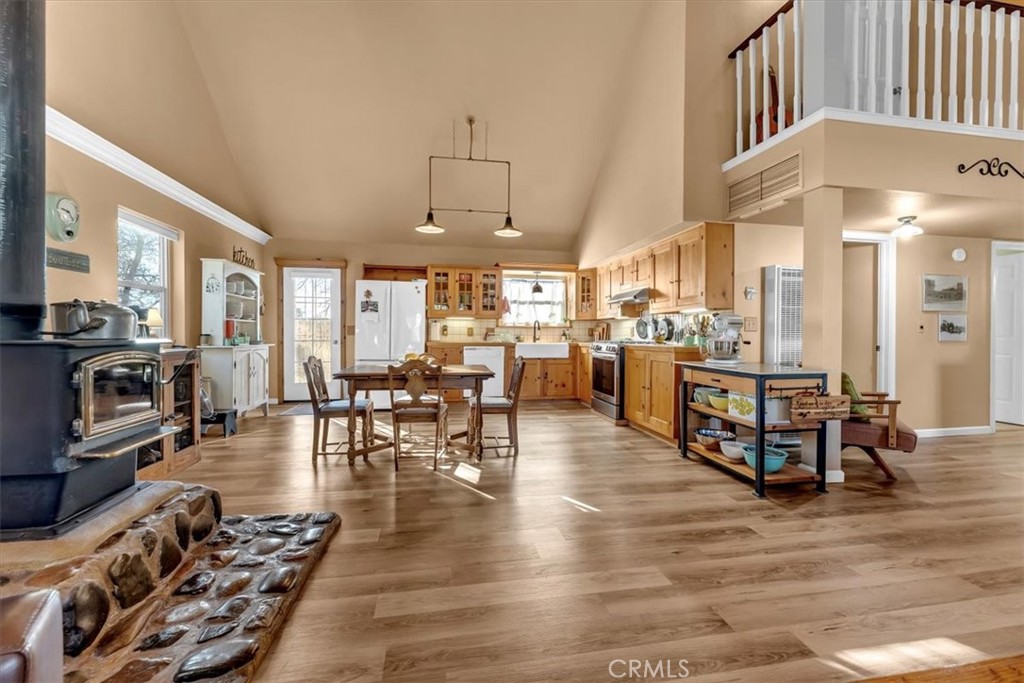 18810 Phyllis Road Cottonwood, CA 96022 - Photo 11 of 71 a living room with lots of furniture a flat screen tv and kitchen view