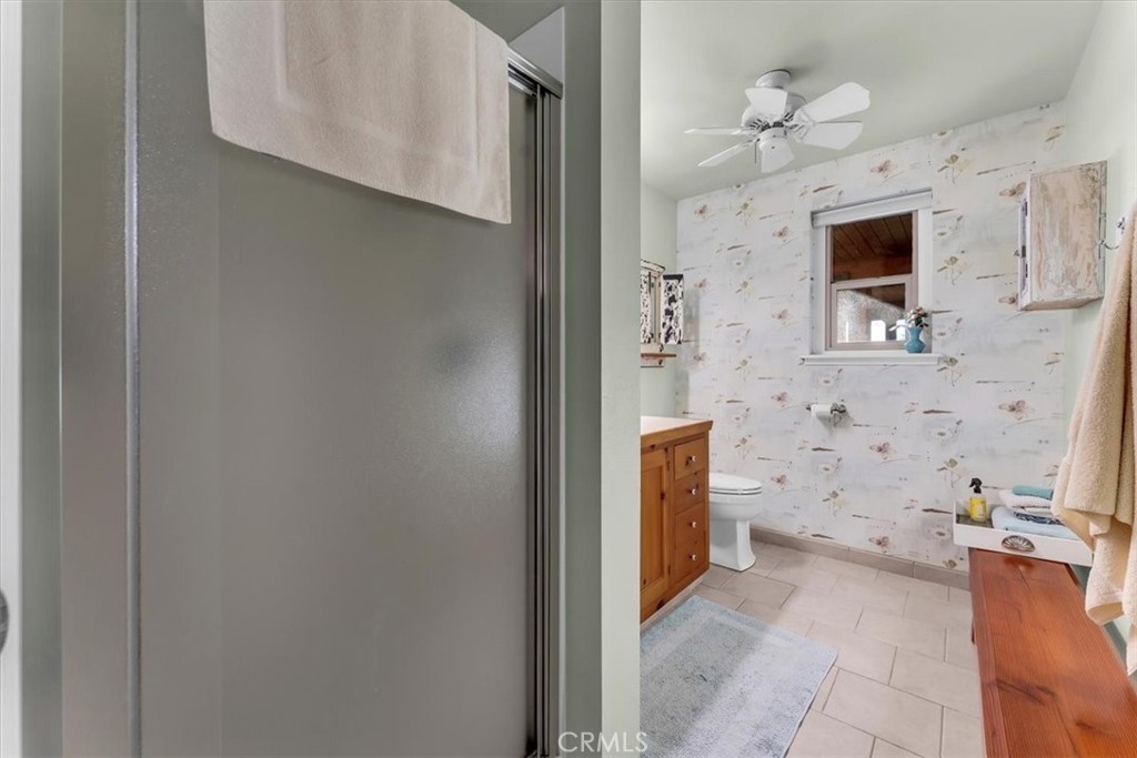 18810 Phyllis Road Cottonwood, CA 96022 - Photo 33 of 71 a bathroom with a bathtub and a shower