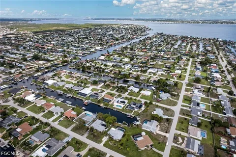 $625,000 | 1741 Southeast 29th Lane, Cape Coral, FL 33904