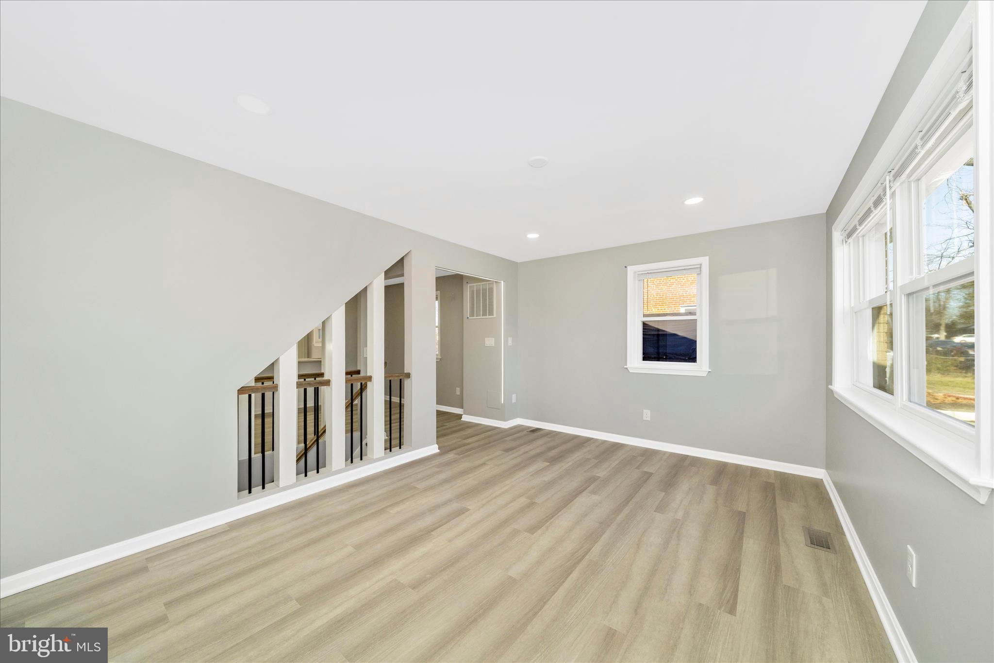 913 Highview Drive Capitol Heights, MD 20743 - Photo 11 of 70 Living Room