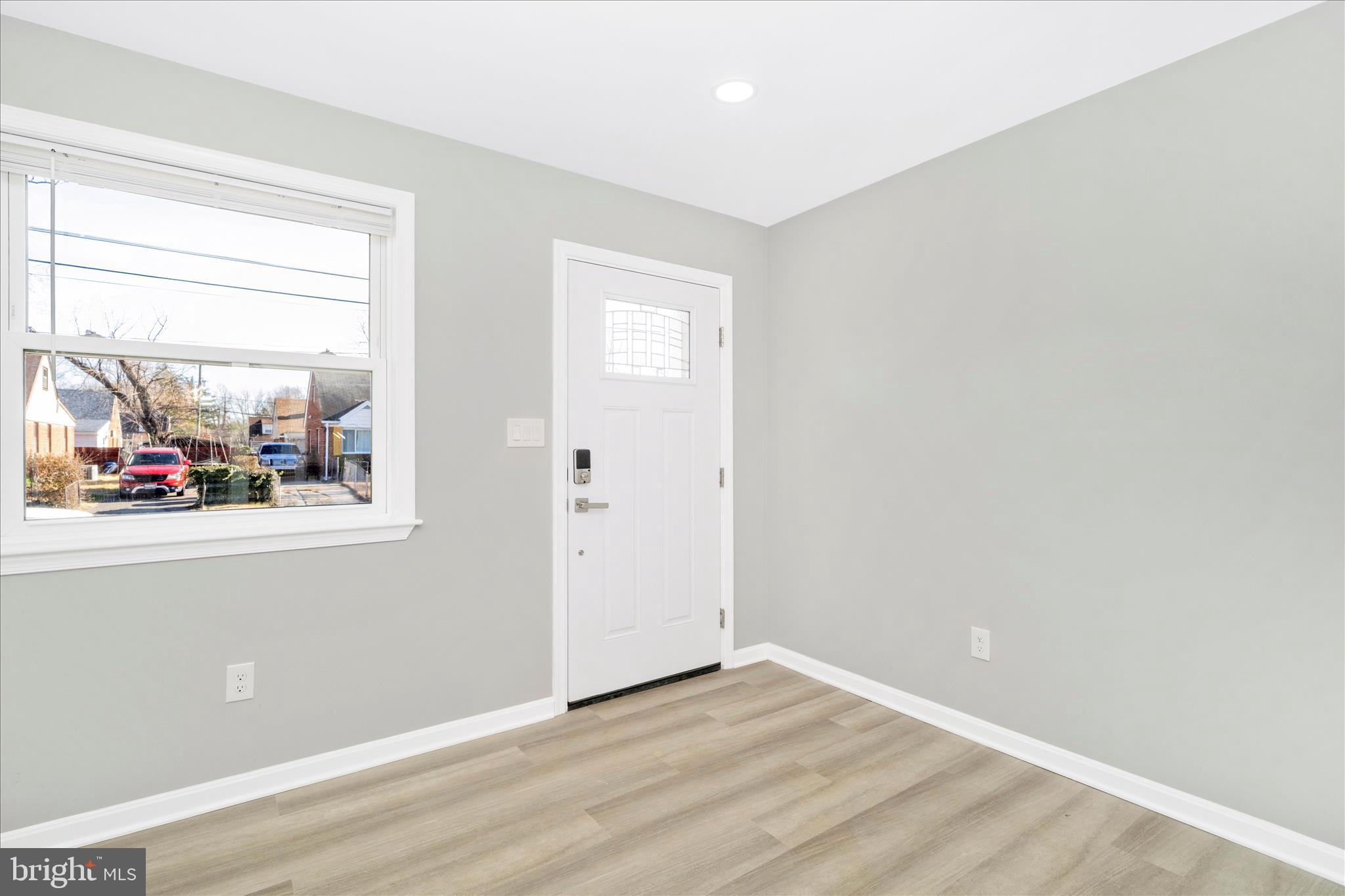 913 Highview Drive Capitol Heights, MD 20743 - Photo 6 of 70 Foyer