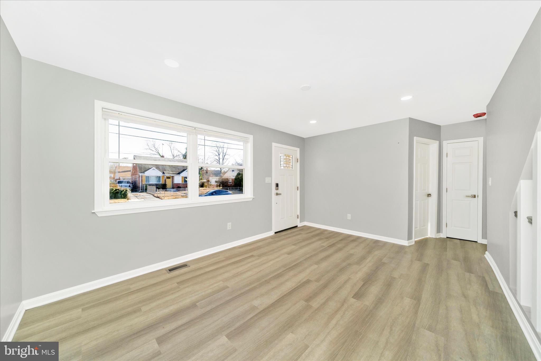 913 Highview Drive Capitol Heights, MD 20743 - Photo 9 of 70 Living Room