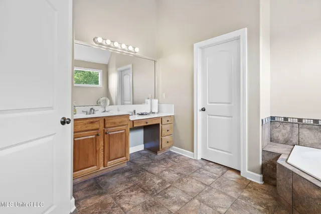 $519,900 | 2830 Manning Circle South, Nesbit, MS 38651