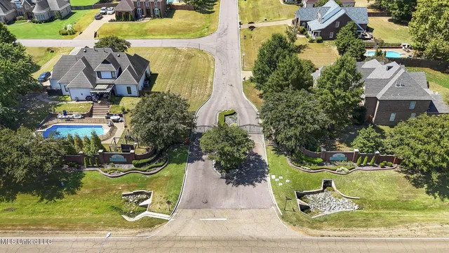$519,900 | 2830 Manning Circle South, Nesbit, MS 38651