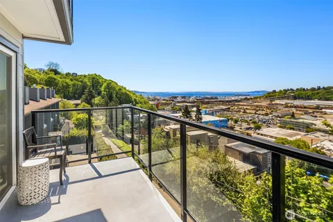 $610,000 | 2040 13th Avenue West, Unit 33, Seattle, WA 98119