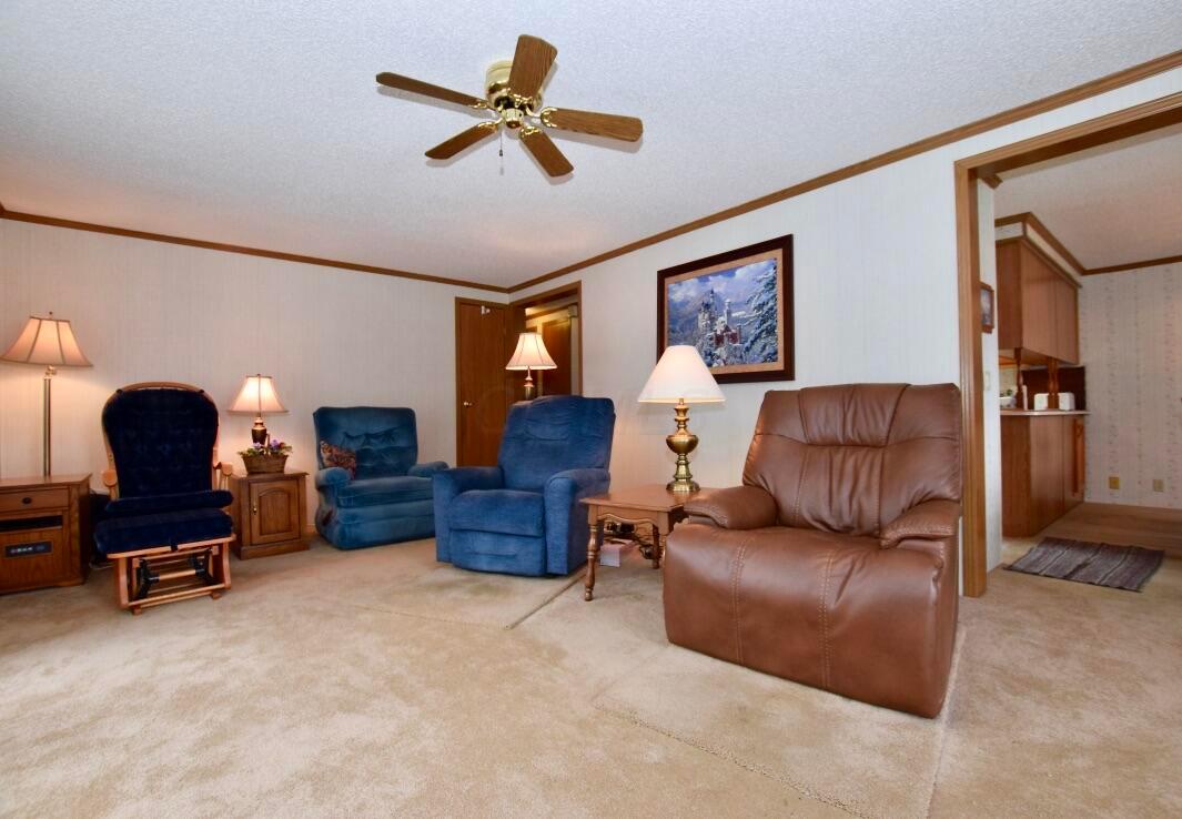 3200 Smeltzer Road, Unit 100 Marion, OH 43302 - Photo 9 of 29 Living Room