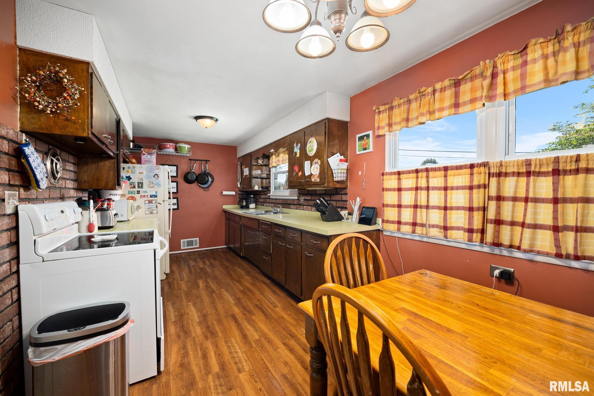 202 Devonshire Road Washington, IL 61571 - Photo 10 of 33