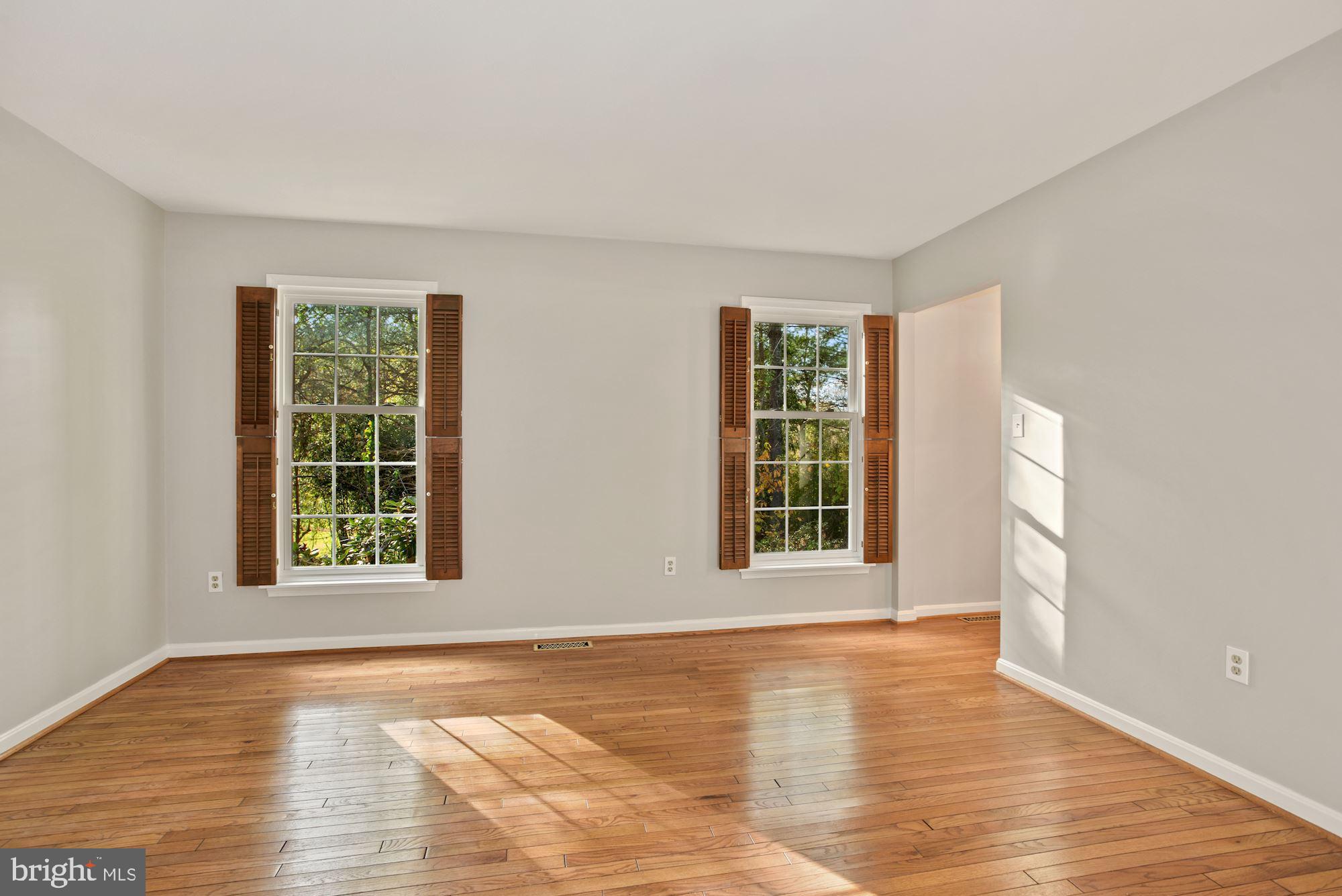 5753 Georgetown Road Broad Run, VA 20137 - Photo 7 of 53 Living room