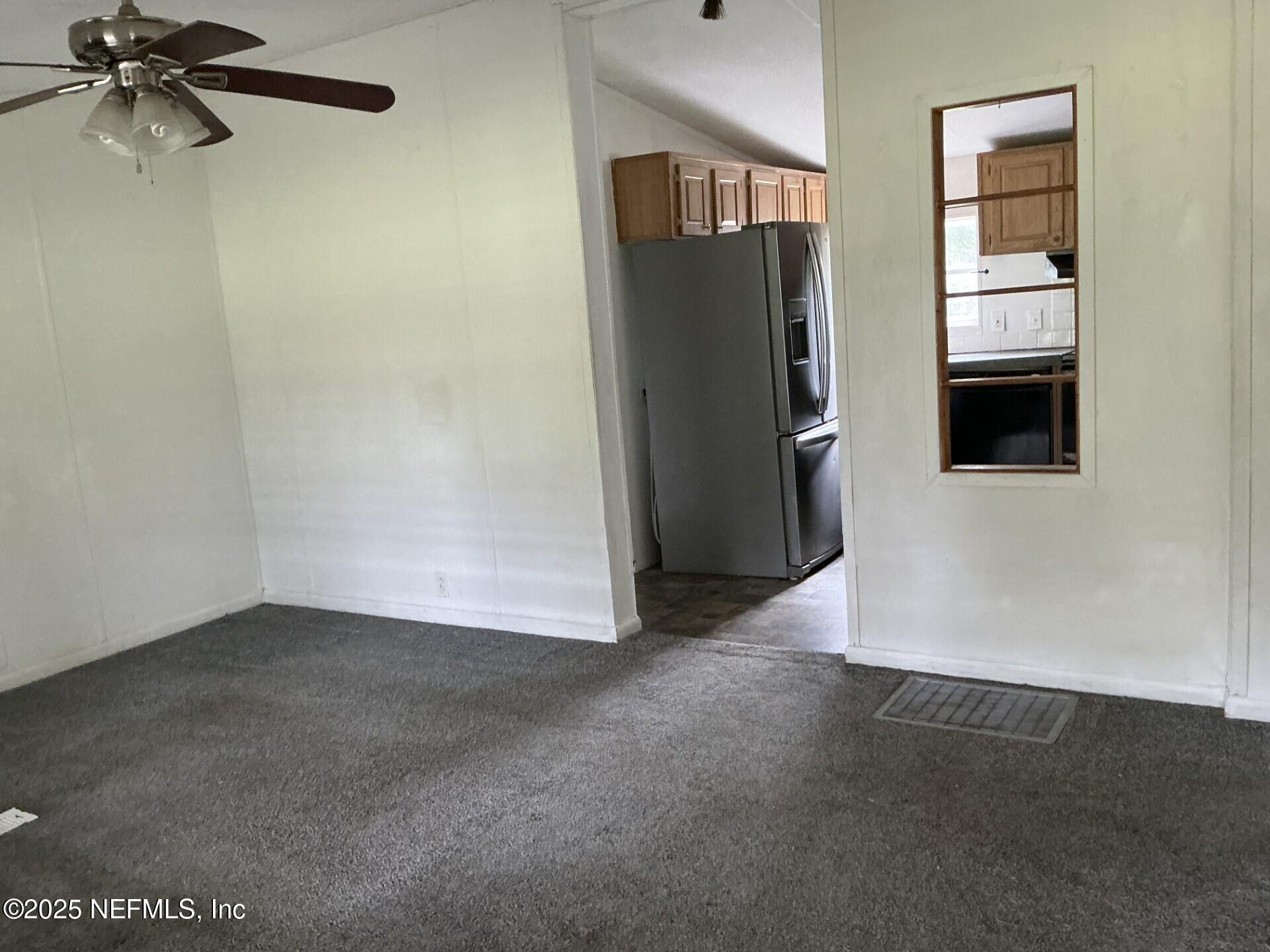 147 Homestead Road Palatka, FL 32177 - Photo 7 of 24 Living room