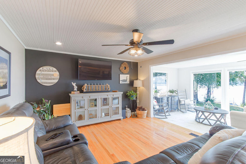 81 Docks Hook Lane Georgetown, GA 39854 - Photo 12 of 33 a living room with furniture