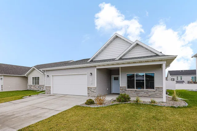 $349,900 | 7366 29th Street South, Fargo, ND 58104